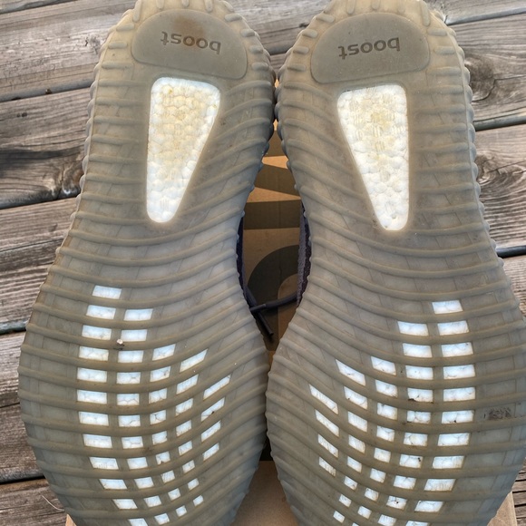 Yeezy 350 V2 Beluga 2.0 - Picture 5 of 5